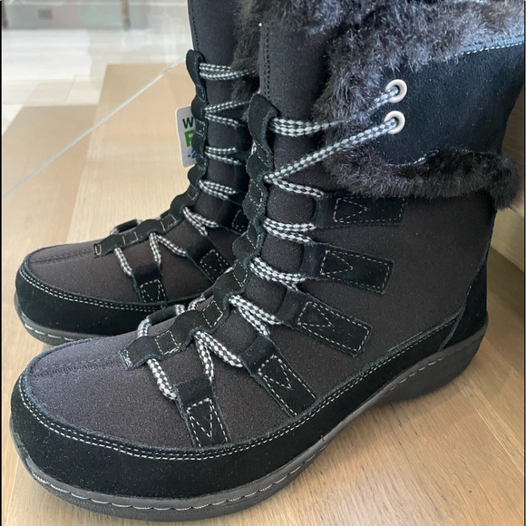 Raquel Short Lace Up Winter Boot in Black *Brand New In Box* - Picture 3 of 9